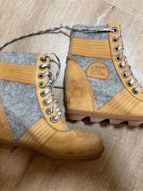 Sorel Women's Tan and Gray Lace-Up Felt Wedge Boots